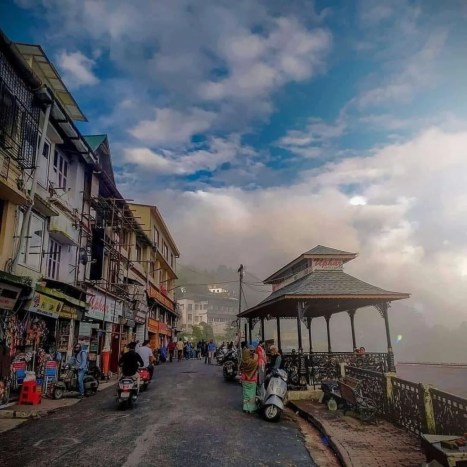 Mall Road and cafes near Mussoorie