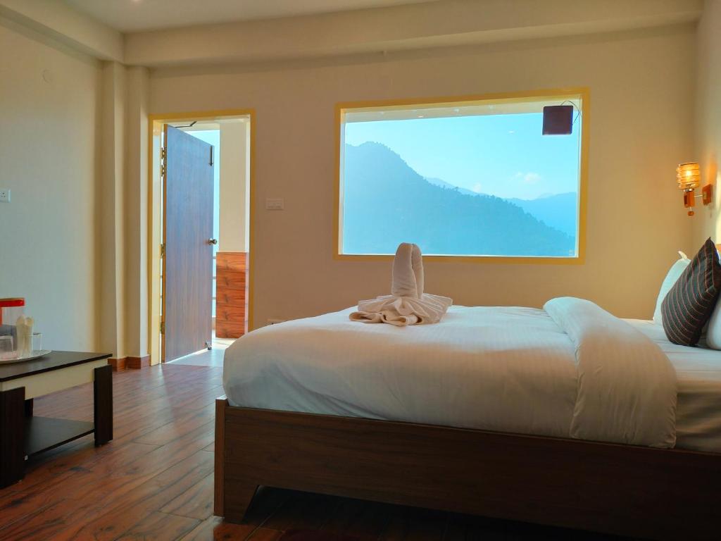 Balcony sitting area overlooking the hills