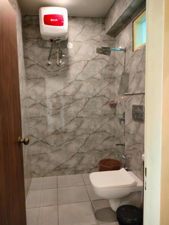 Executive suite ceiling lighting detail
