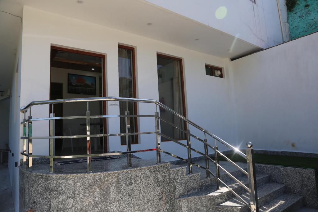 Executive suite wardrobe and entry area