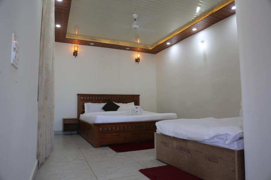Suite bedroom with mountain-side window