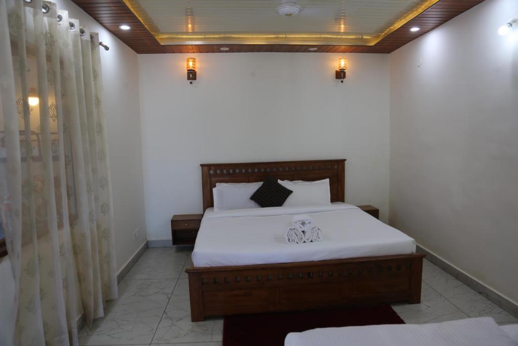 Suite ceiling with recessed lights