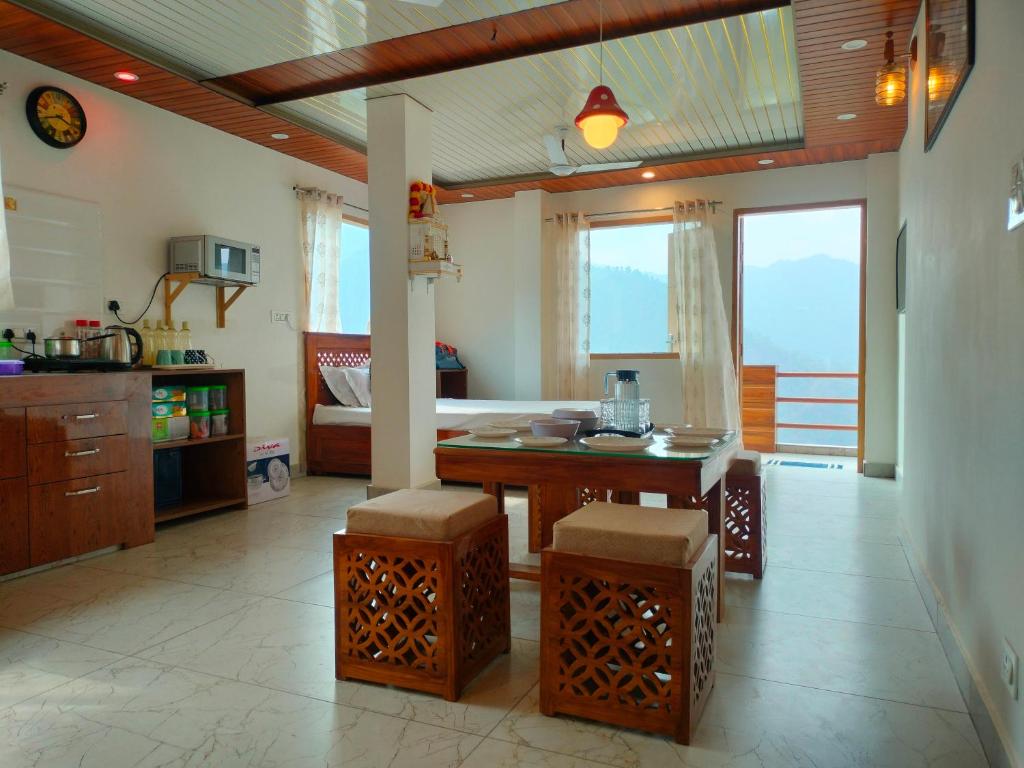 Dining and kitchenette area
