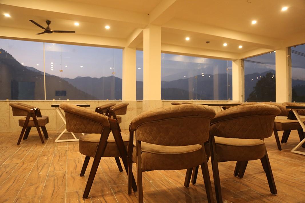 Restaurant dining setup